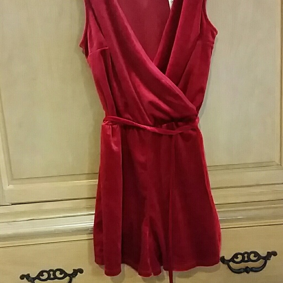 Miss Selfridge Red velvet romper - Picture 8 of 8
